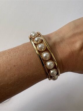 RM Elegant Gold Tone Open Cuff Bracelet Bangle Round Pearl Festive Preppy Resort